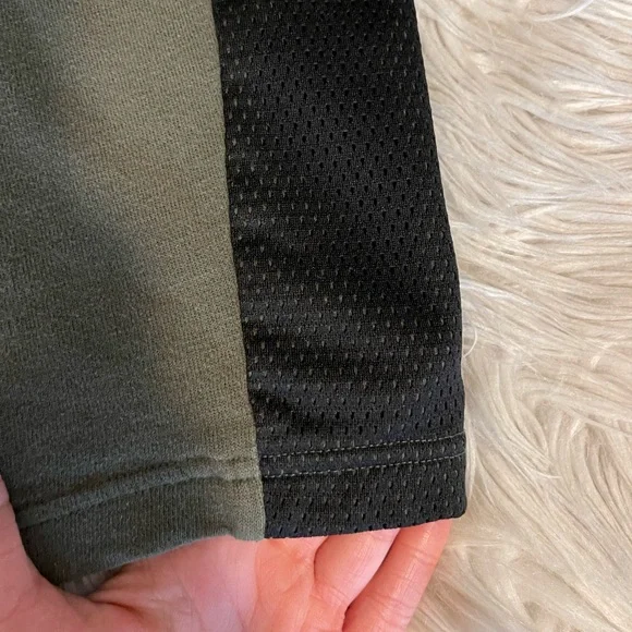 PINK | Sequin | Crewneck Sweatshirt | Green & Black - Picture 4 of 11